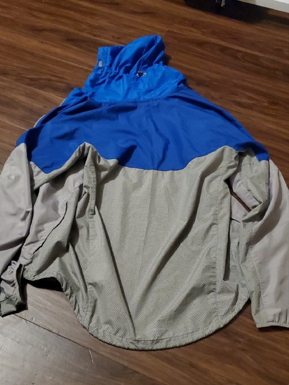 Nike Men’s Blue and Gray Hooded Reflective Windbreaker Jacket With Pockets - Picture 9 of 14